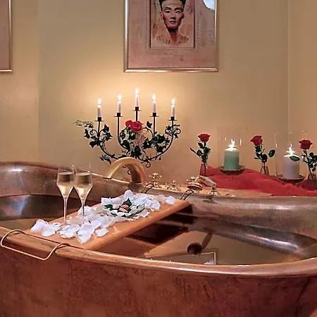 فندق Der Romantik-hof Greetsiel 4*